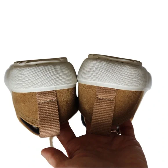 Veja Women's Sneakers in Tan and White - Picture 5 of 9